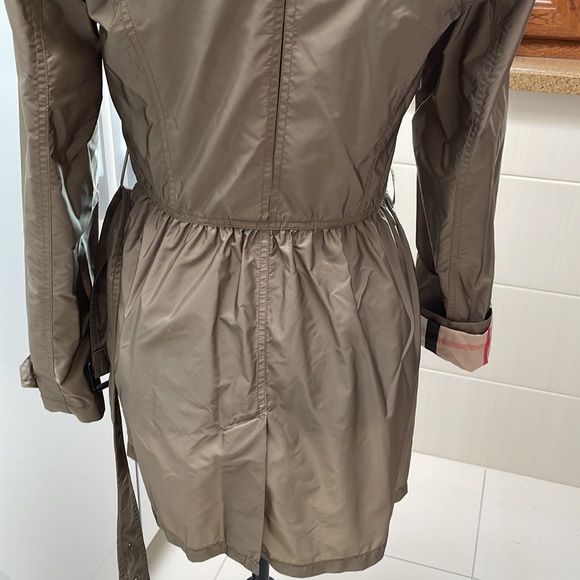 Burberry short trench jacket size US 6 - Picture 6 of 14